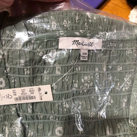 MADEWELL V-Neck Cottage Garden Smocked Lucie Top Green - 26W - Picture 12 of 16